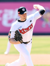 ‘벤자민 호투+황재균 대포’ KT, SSG 4-1 제압...시범경기 ‘2연승’ [SS수원in]