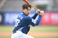 “가을에도 야구하자”...NC 주장 완장 단 손아섭 ‘훈련 중에도 동료들과 스킨십’