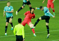 ‘야유’받은 발베르데, 선제골 어시스트 하고 또 ‘어퍼컷’ 세리머니[우루과이전 현장]