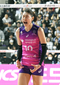 “여유 갖기? 말 안돼”...‘우승 경험’ 多에도 경직됐던 김연경,  ‘확률’ 높이러 간다