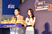 프로농구 시상식 사회보는 강민지 조우영 아나운서