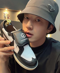 세븐, 지드래곤이 보낸 선물 컬렉션 인증..“진짜 슈스다”