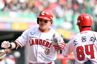 추신수 개막 1호 전준우 잠실 1호 베테랑 품격 개막전 빛냈다…문학 잠실 매진사례