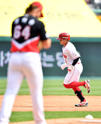 1회말 동점솔로홈런 추신수[포토]