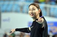 응원석을 향해 미소짓는 김연경[포토]