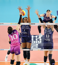 [포토]캣벨에게 막힌 김연경의 공격