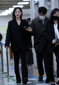 [포토] 법원 향하는 김새론, 1심서 벌금 2000만원