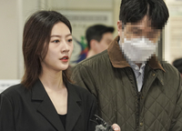 [포토] 1심 공판 위해 법원 향하는 김새론