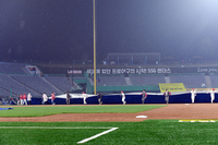 문학 롯데-SSG전, 3회 ‘우천 노게임’...호투·안타·타점 전부 ‘허공’으로 [SS문학in]