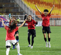 [포토]‘골때녀’ 케시-채리나-정혜인, 우리가 이긴다!