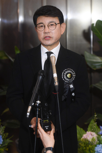 [포토] 故 현미, 빈소 찾은 가수 설운도