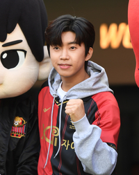 [포토] 시축 나선 임영웅 ‘FC서울 화이팅’