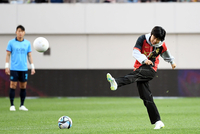 [포토] 시축으로 축구실력 선보이는 임영웅