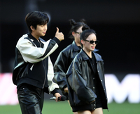 [포토] 상암벌 공연 마친 임영웅 ‘엄지척!’