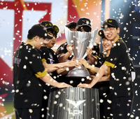 젠지, T1 꺾고 스프링 왕좌 올랐다…창단 첫 ‘LCK 2연패’ 달성[SS잠실in]