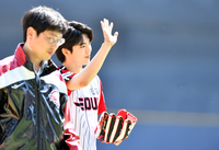 ‘야구팬들을 향한 잔잔한 미소’ 차준환[포토]