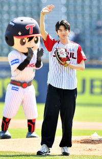 LG-삼성전 시구나선 차준환[포토]