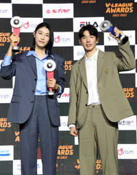 [포토]V리그 MVP 차지한 김연경과 한선수