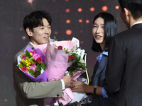 [포토]한선수의 MVP 축하하는 김연경