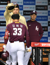 ‘오늘의 세리머니는 카우보이’ 솔로포 김휘집[포토]