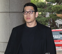 ‘여자친구 불법촬영 혐의’ 뱃사공, 징역 1년…법정 구속