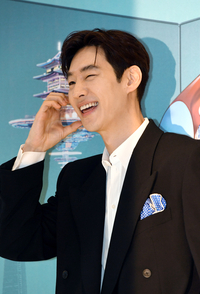 [포토]이제훈, 위크와 함께 볼 하트!