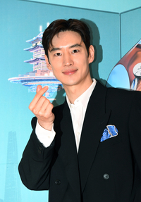 [포토]이제훈, 하트 받아주세요!