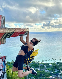 ‘하와이 간’ 이시영, 지붕끝에 대롱대롱 위험천만 힘자랑