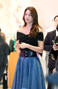 [포토]설현, 입장 전부터 눈부신 미모로...