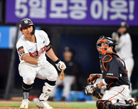 [포토]‘타구맞은 황재균’