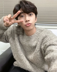 ‘진짜 히어로네’ 임영웅, 시축 거마비 거절→쓰러진 팬 치료비 대납.. 훈훈 미담 머신