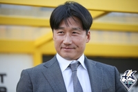 아사니 ‘재교체’  이정효 감독의 일침 “선수는 플레이만 생각해야”