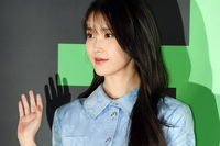 [포토]아이유, ‘드림’으로 인사 드려요!