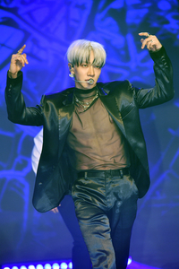 [포토]시스루로 몸매 뽐내는 이기광