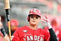 [포토]‘1회초 첫타석 준비하는 추신수’