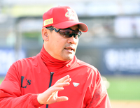 [포토]‘선수들 훈련 지켜보는 김민재 코치