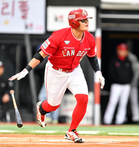 [포토]고영표 상대로 첫 안타, 추신수