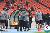 이병근 경질한 수원, 당분간 최성용 대행 체제 “뼈를 깎는 변화 꾀하겠다”