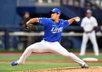 [포토]11회말 책임진 삼성 이상민