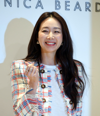 [포토] 최지우 '쑥스러운 손가락 하트'