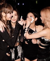 코첼라 찢은 블랙핑크 제니, 갑자기 눈물 펑펑..