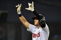 [포토]‘제 홈런 세리머리는 이렇게’ LG 4번타자 오스틴