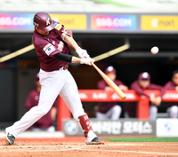 [연속포토]‘아하...선제점 찬스였는데’ 키움 이지영