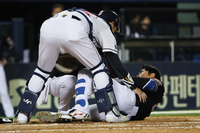 선두타자 볼넷+실책+헤드샷 낯뜨거운 종합선물세트 같던 봄날의 잠실대첩[장강훈의 액션피치]