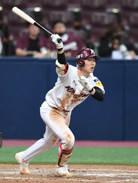 [포토]키움 김혜성, KT 선발 조이현 상대 안타