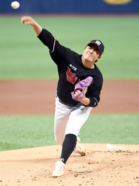 [포토]힘차게 공 뿌리는 KT 조이현