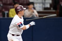 [포토]키움 이원석, 이적 후 첫 타석부터 안타!