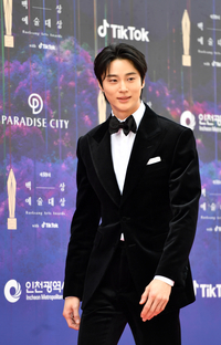 [포토]백상예술대상 레드카펫 오른 변우석