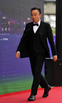 [포토]연기파배우의 여유 ‘백상예술대상’ 이성민