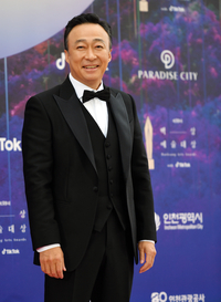 [포토]연기파배우의 여유 ‘백상예술대상’ 이성민